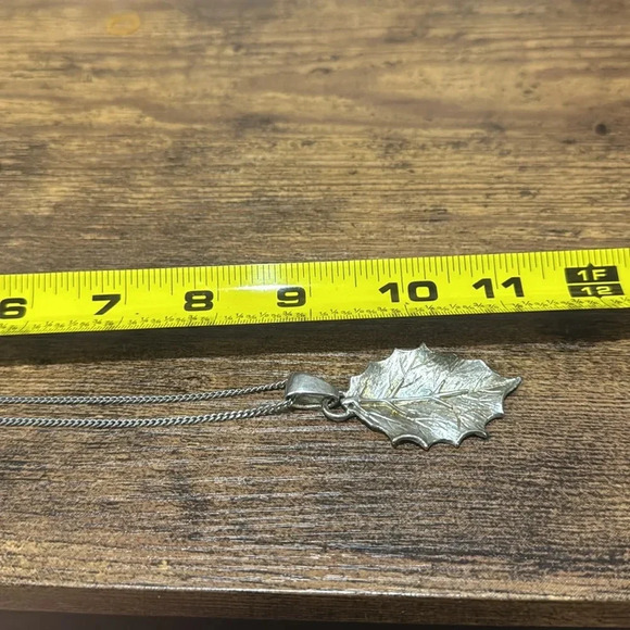 Leaf Necklace non-magnetic necklace with made in the USA label printed in back. - Picture 2 of 3